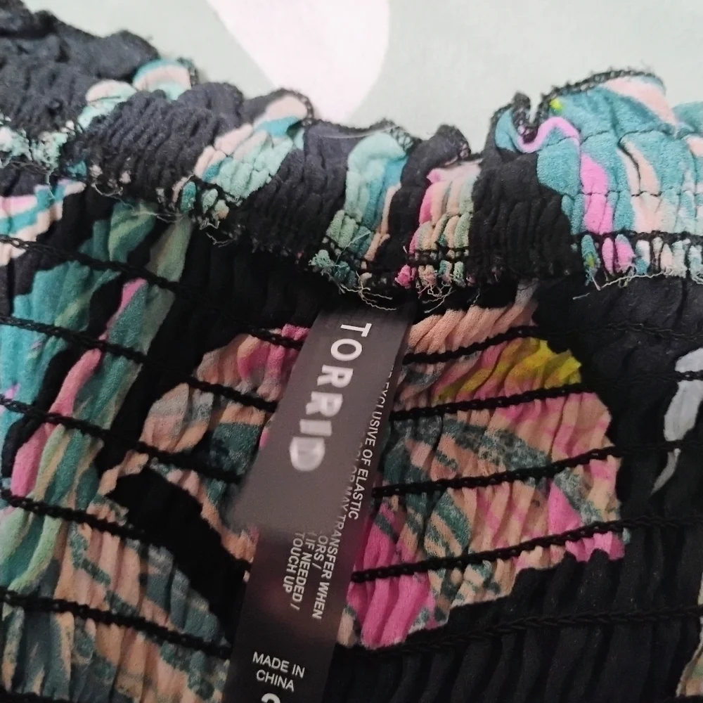 Torrid Black and Multicolor Leaf Print Wide Leg Jumpsuit - Picture 4 of 7